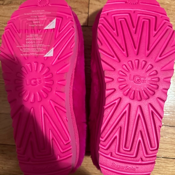 Brand new Ugg classic bootie - Picture 2 of 3